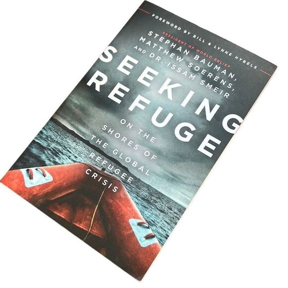 Seeking Refuge : On the Shores of the Global Refugee Crisis by Issam Smeir - Picture 1 of 5